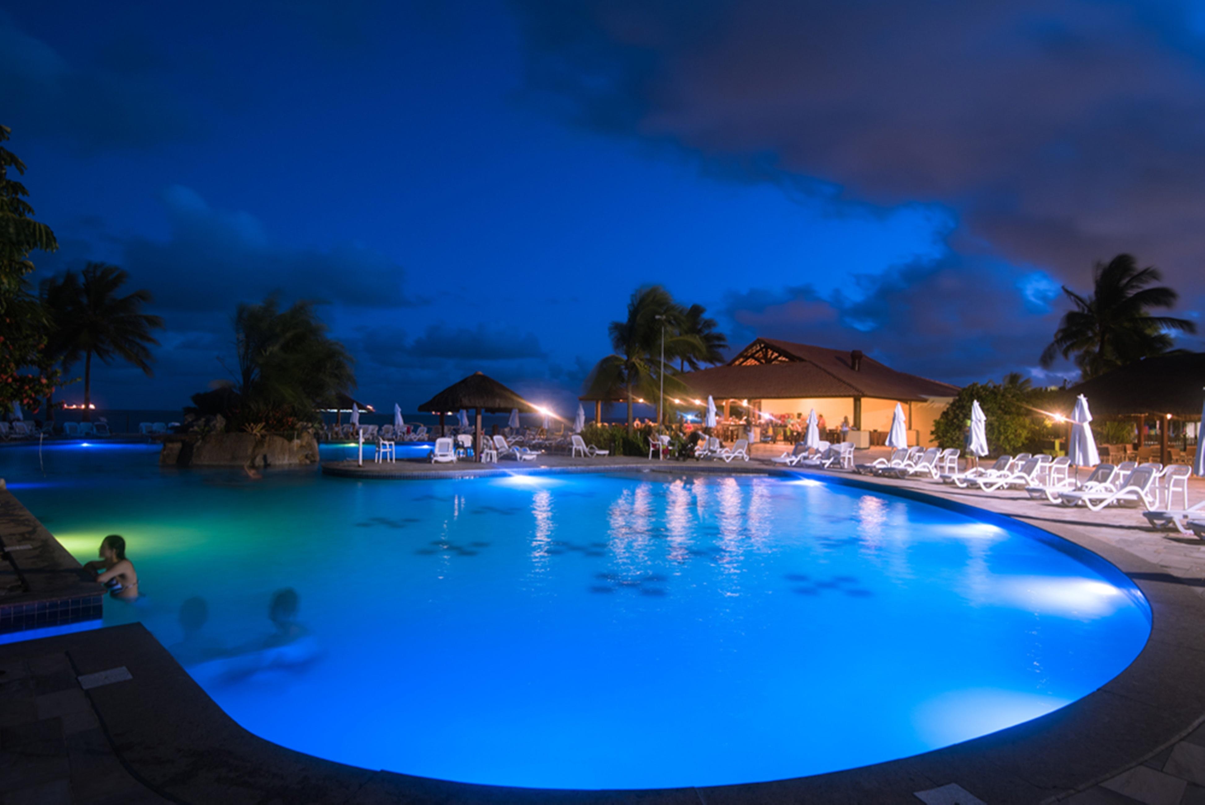 Vila Gale Cabo Cabo de Santo Agostinho Zewnętrze zdjęcie The swimming pool at night