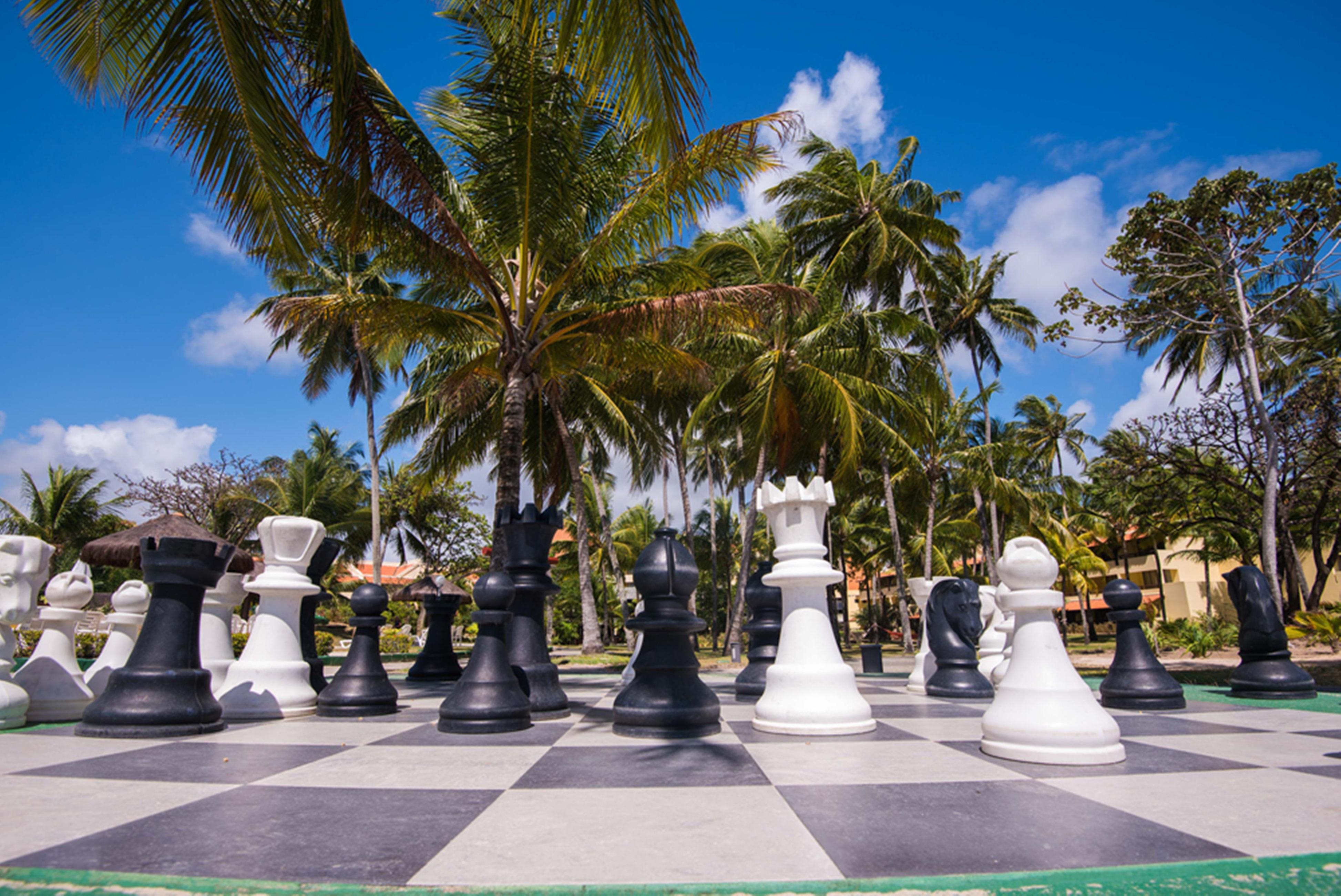Vila Gale Cabo Cabo de Santo Agostinho Zewnętrze zdjęcie A giant chess set in the resort